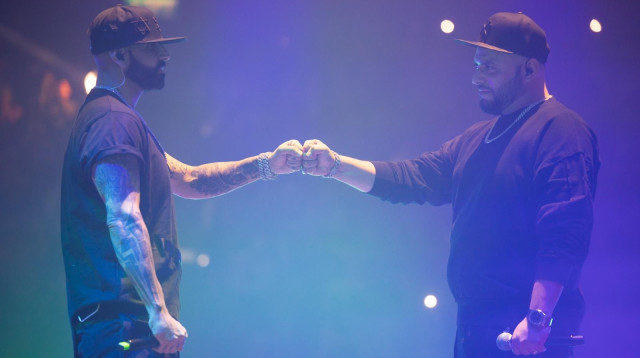 סאבלימינל והצל, רגע אחרי העלייה לבמה (צילום: עומרי סילבר)