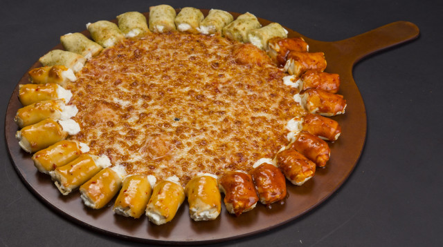 צ'יזי בייטס רמיקס. פיצה האט  (צילום: יח"צ)