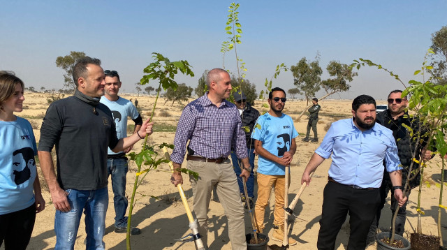 הח"כים בנטיעות בנגב (צילום: ארנולד נטייב)