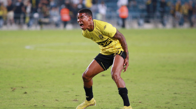 אדוארדו גררו שחקן בית"ר ירושלים מתוסכל (צילום: קובי אליהו)