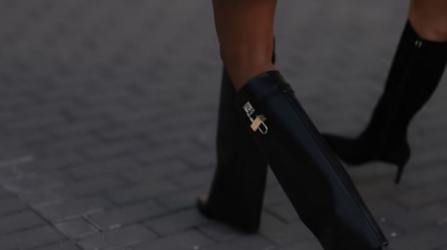 המגף האייקוני של ג'יבנשי (צילום: GettyImages, Jeremy Moeller/Getty Images)