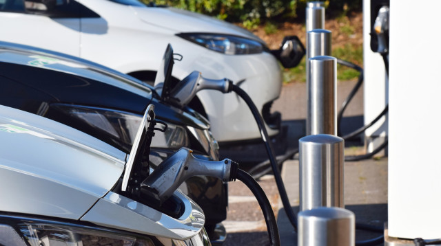 מכונית חשמלית (צילום: CARGURUS)