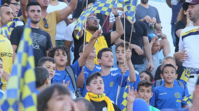 אוהדי מכבי הרצליה (צילום: קובי אליהו)