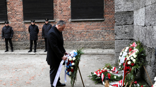 אנדרטה באושוויץ לרגל יום השואה הבינלאומי (צילום: רויטרס)