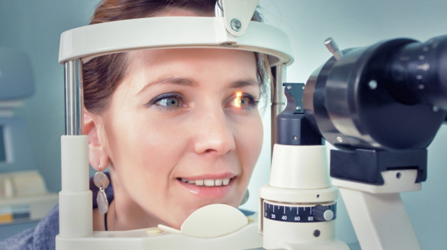 הסרת משקפיים בלייזר: טכנולוגיה מתקדמת לתיקון הראייה (צילום: RF123)