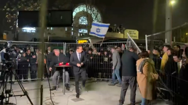 עמדת השידור של חדשות 13, בזירת הפיגוע בירושלים  (צילום: חדשות 13)