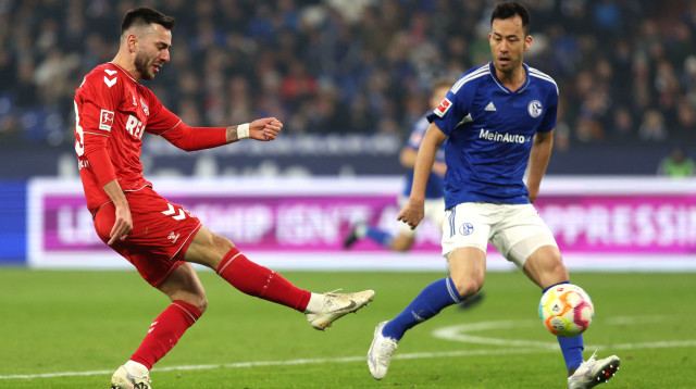 שחקן פ.צ. קלן סארגיס אדמיאן מול שחקן שאלקה מאיה יושידה (צילום: GettyImages, Dean Mouhtaropoulos)