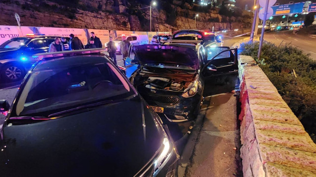 מרדף אחר חשוד בגניבת רכ בירושלים (צילום: דוברות המשטרה)