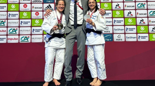 גפן פרימו, המאמן שני הרשקו, גילי שריר לאחר גרנד סלאם פריז בג'ודו (צילום: אתר רשמי, איגוד הג'ודו)