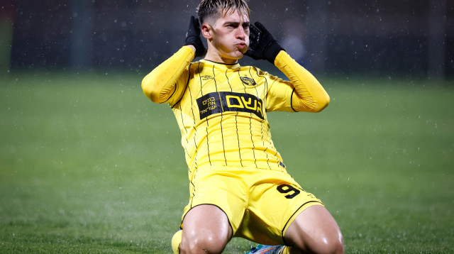 שחקן בית"ר ירושלים יון ניקולאסקו (צילום: מאור אלקסלסי)