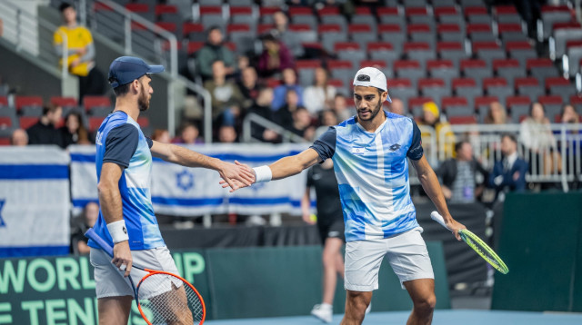 דניאל צוקרמן עם עידן לשם, נבחרת הדייויס של ישראל (צילום: אתר רשמי, Kaspars Volonts / Latvian Tennis union)