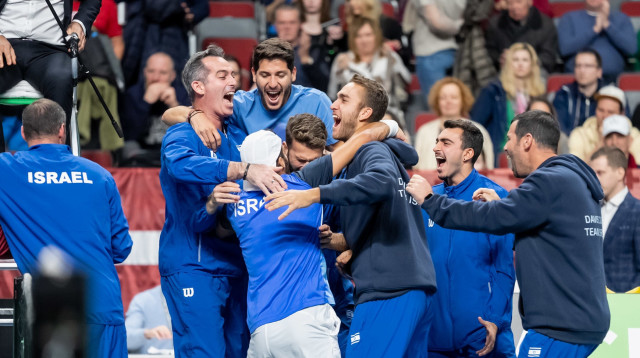 הישג נאה. הנבחרת חוגגת (צילום: אתר רשמי, Kaspars Volonts / Latvian Tennis union)