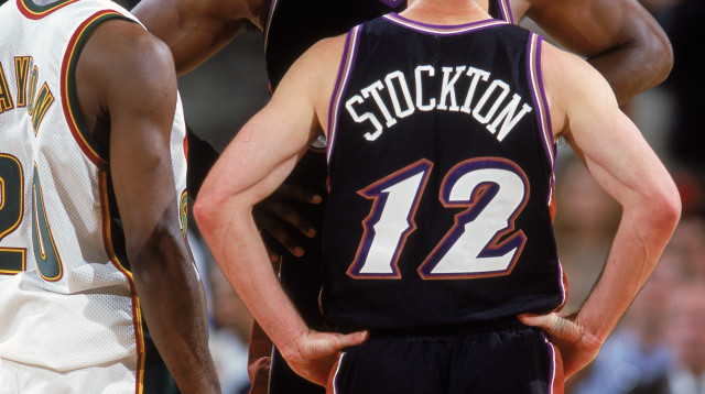 גארי פייטון (משמאל) עם ג'ון סטוקטון וקארל מלון. לא היו לו חיים קלים (צילום: GettyImages, Otto Greule Jr.)