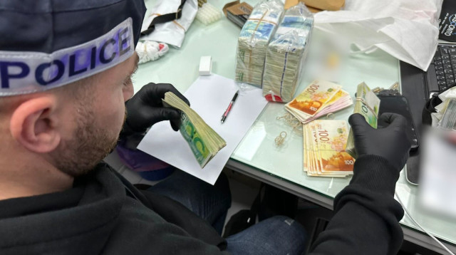 הפשיטה על ארגון אבו לטיף (צילום: דוברות המשטרה)