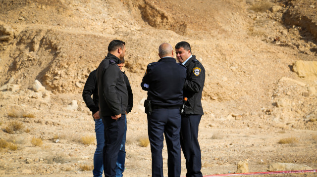 שוטרים סמוך לדימונה (צילום: פלאש 90)