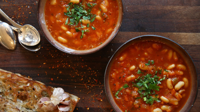 חמים וטעים. מרקים מבוססי קטניות (צילום: לירון אלמוג, פלאש 90)