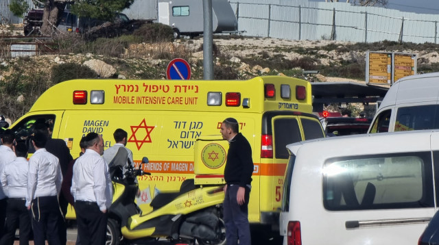 זירת פיגוע הדריסה בשכונת רמות בירושלים (צילום: אנה ברסקי)