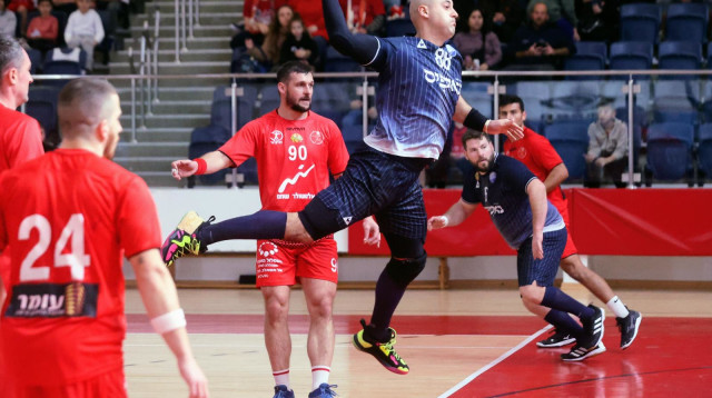 דושאן אנדרייביץ', שחקן בני הרצליה כדוריד (צילום: אתר רשמי, הדר ואן קולא, איגוד הכדוריד)