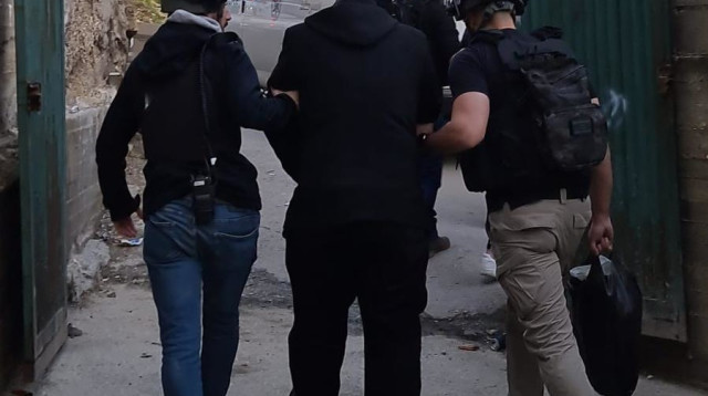 מעצר משפחת המחבל שביצע את פיגוע הדריסה בירושלים (צילום: דוברות המשטרה)