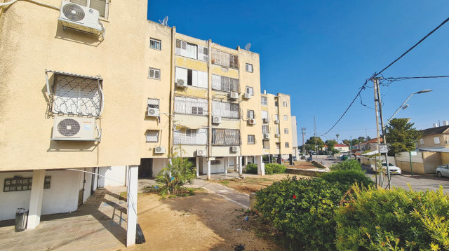 דיור ציבורי בלוד  (צילום: רשות החשמל)