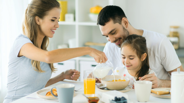 ארוחה משותפת (צילום: אינגאימג')