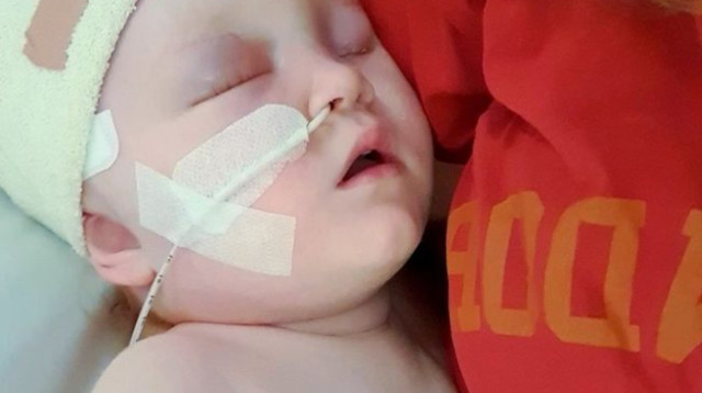 בת השנתיים אחרי הניתוח, האם הזהירה את ההורים האחרים (צילום: מתוך אינסטגרם)