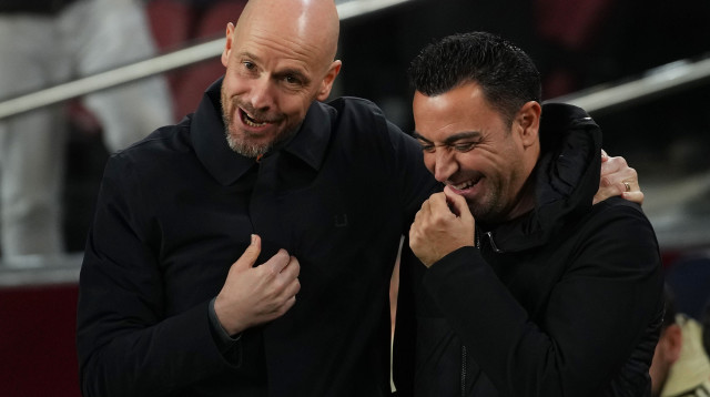 מאמן ברצלונה צ'אבי עם מאמן מנצ'סטר יונייטד אריק טן האח (צילום: GettyImages, Alex Caparros)