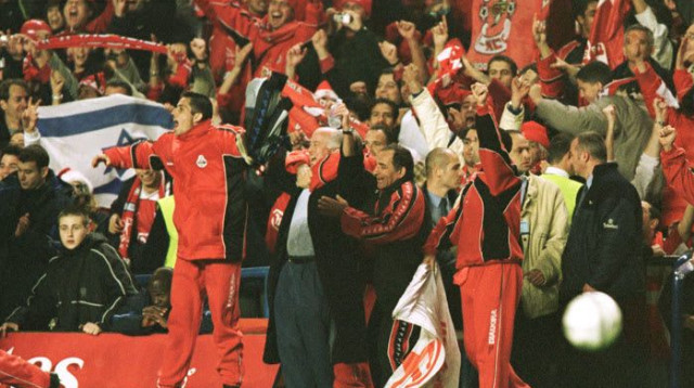 דרור קשטן חוגג עם הפועל תל אביב ניצחון על צ'לסי (צילום: GettyImages, Phil Cole)