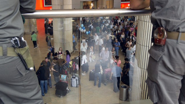 כוחות משטרה בנתב"ג (צילום: JACK GUEZ/AFP via Getty Images)
