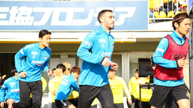 נטע לביא בעלייה לחימום (צילום: אתר רשמי, גמבה אוסקה)