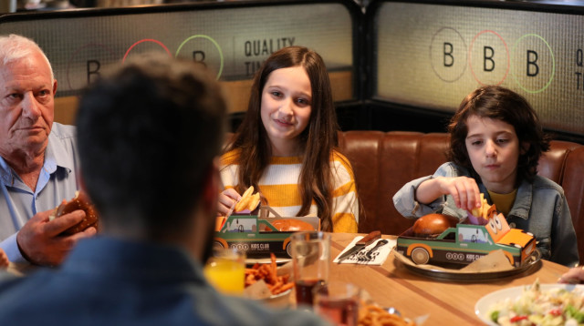 מבצע ליום המשפחה ברשת BBB (צילום: גיל אבירם)