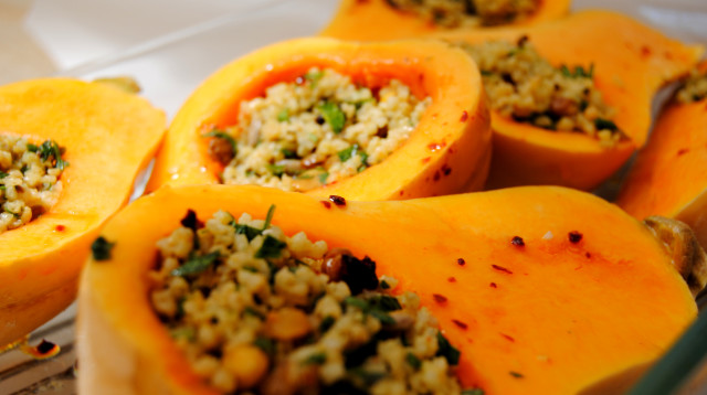 סירות דלורית ממולאות בעדשים ובורגול (צילום: פסקל פרץ-רובין)