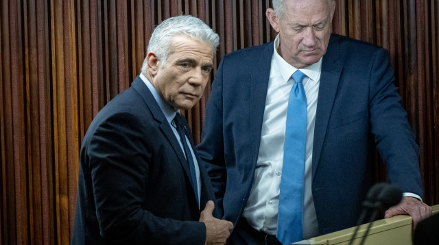 יאיר לפיד, בני גנץ (צילום: יונתן זינדל, פלאש 90)