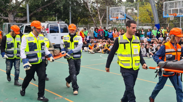 תרגיל ההתגוננות בבי"ס ויצמן. מבחן לחוסנה של החברה הישראלית (צילום: דוברות משרד החינוך)