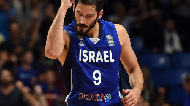 עומרי כספי שחקן נבחרת ישראל (צילום: ברני ארדוב)