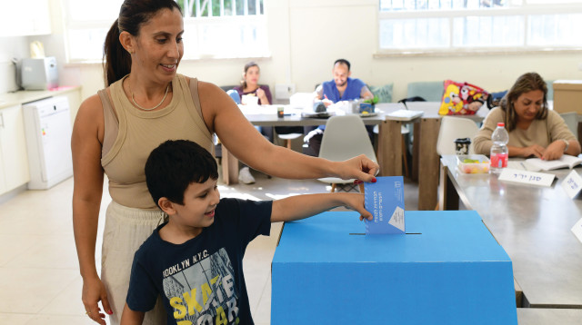 קלפי בתל אביב, נובמבר 2022 (צילום: תומר נויברג)