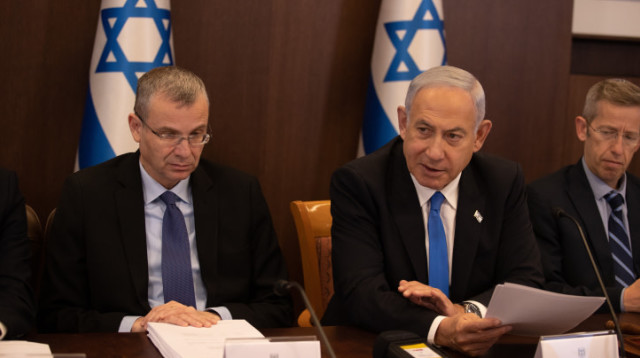 בנימין נתניהו ויריב לוין (צילום: אלכס קולומויסקי, פול)