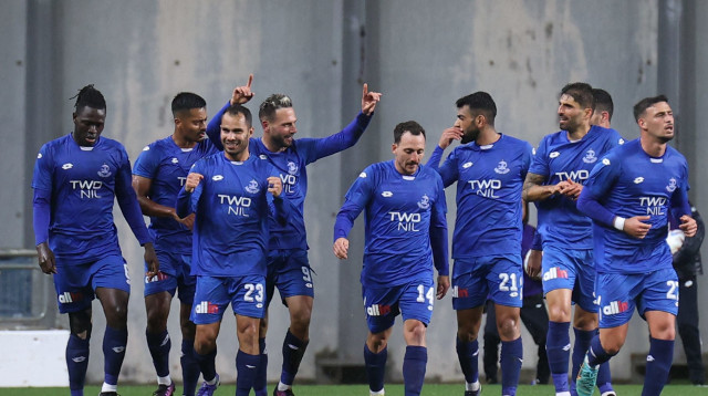 חזרו למשחק בזמן. שחקני הפועל פתח תקוה (צילום: דני מרון)