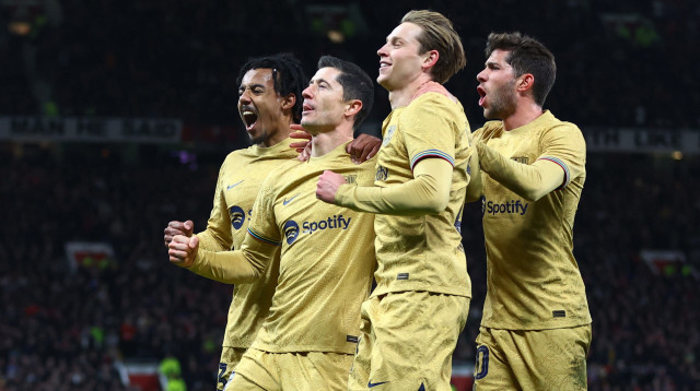 יוציאו את העצבים על אלמריה? דה יונג ולבנדובסקי חוגגים (צילום: רויטרס)