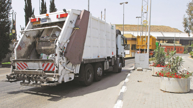 משאית זבל (צילום: גילי יערי, פלאש 90)