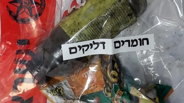אחד מבקבוקי התבערה שנתפסו ושימשו את החשודים ממזרח ירושלים (צילום: דוברות המשטרה)