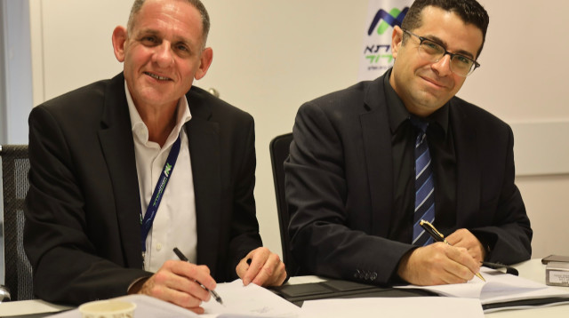 מימין: ארז לוי, ד"ר ארז ברנבוים (צילום: אסותא אשדוד)