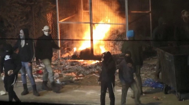 תיעוד מהמהומות בחווארה (צילום: צילום מסך רויטרס)