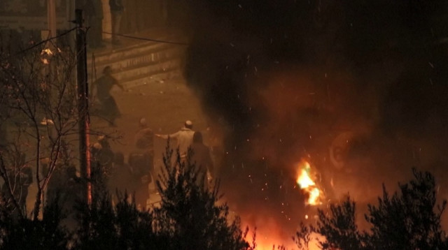 תיעוד מהמהומות בחווארה (צילום: צילום מסך רויטרס)