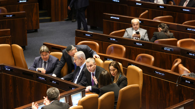 בנימין נתניהו במליאת הכנסת (צילום: דוברות הכנסת, נועם מושקוביץ, דני שם-טוב)