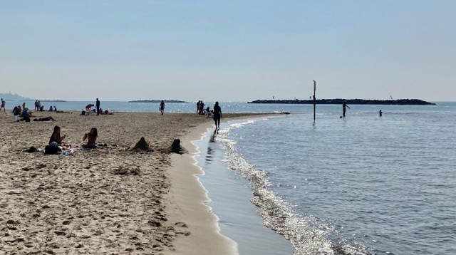 חופים בתל אביב (צילום: אבשלום ששוני)