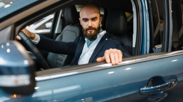 קניית רכב (צילום: אינגאימג')