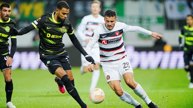 אסטריט סלמאני במדי מיטיולן מול שחקן ספורטינג ליסבון ג'רי סט. ג'וסט (צילום: רויטרס)