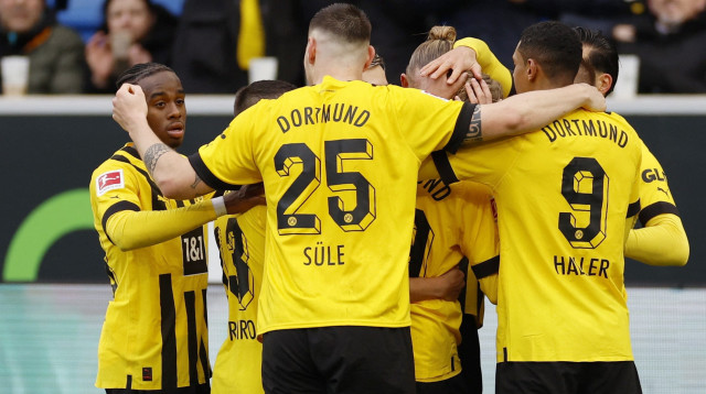 יישארו מושלמים מאז פגרת המונדיאל וינקמו בלייפציג? שחקני דורטמונד חוגגים (צילום: רויטרס)