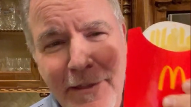 התחייב לאכול רק במקדונלד'ס במשך 100 ימים  (צילום: מתוך טיקטוק)